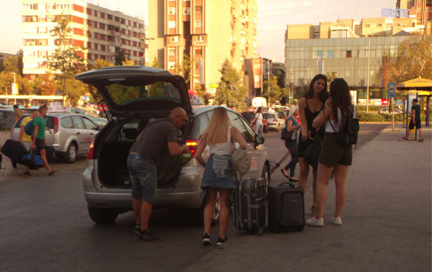 ПОКВАРЕН УТИСАК О ЕГЗИТУ: Странци на удару дивљих таксиста